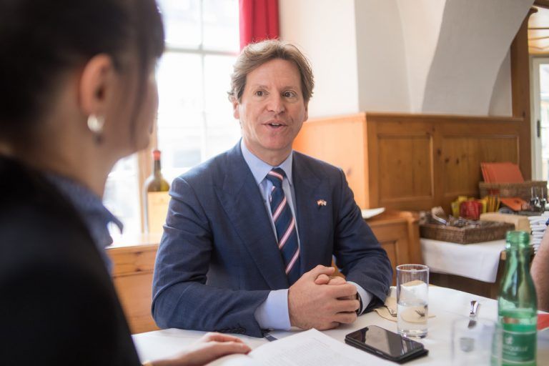 Dass die USA die Nato hinter sich lassen wollen, sei weit von der Realität entfernt, sagt Botschafter Traina. VN/Steurer