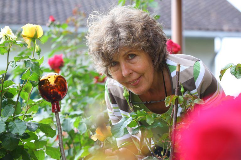 Der eigene Garten ist eine weitere große Leidenschaft von Elke Parisse. Foto: VN/Hofmeister