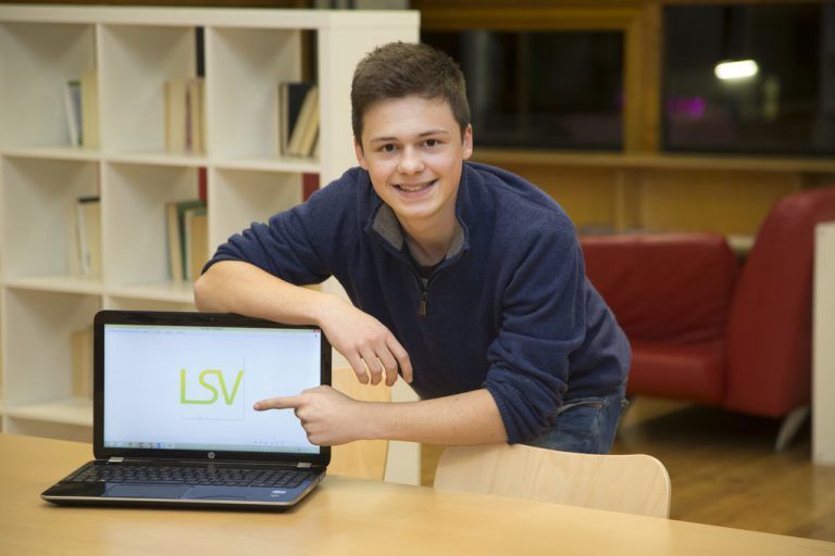 Der Felix Haller vertritt Vorarlbergers Schüler und engagiert sich in der Schülerunion. Foto: VN/Paulitsch