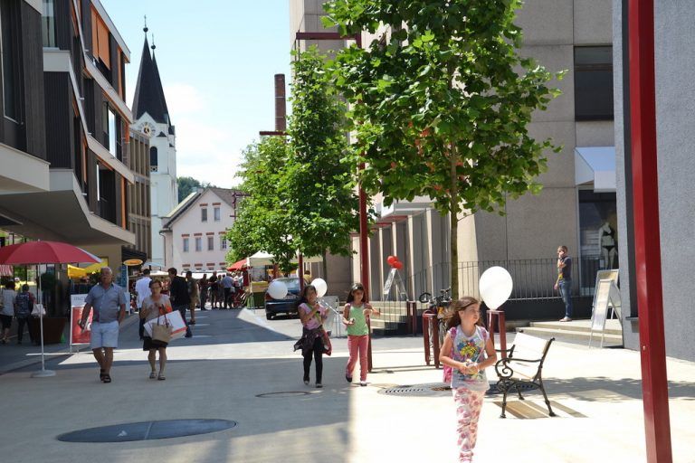Der Garnmarkt in Götzis gilt für viele Kommunen als Vorbild für eigene Maßnahmen zur Belebung des Dorfkerns. Foto: Veronika Hotz