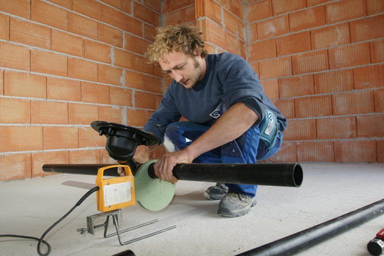 Der Handwerkerbonus soll eine Belebung des Handwerks durch Sanierungen von Wohnraum bringen. Foto: Symbol/Berchtold