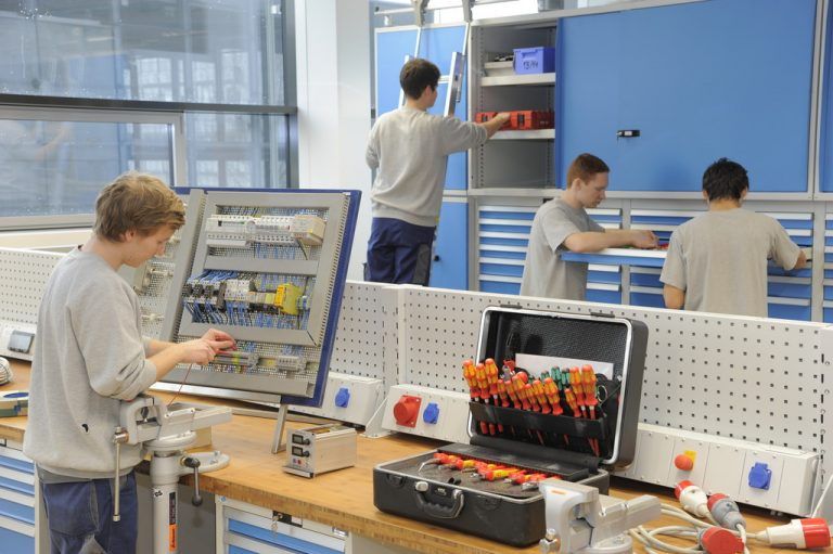 Der Informationsnachmittag findet in der neuen Lehrwerkstätte in Bregenz und am Standort Vandans-Rodund statt.  