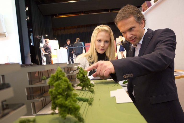 Der Kauf einer Immobilie ist nicht für jeden erschwinglich. Mieten ist die Alternative, aber oftmals eine teure. Symbolfoto: VN/Hartinger