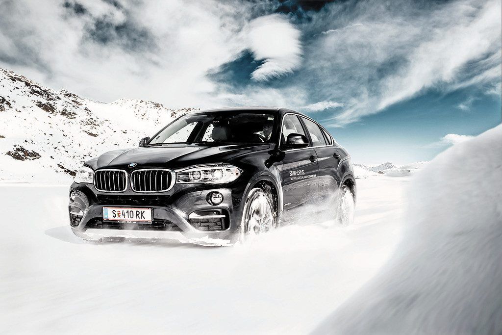 Zur X6-Premiere rasseln die Ketten