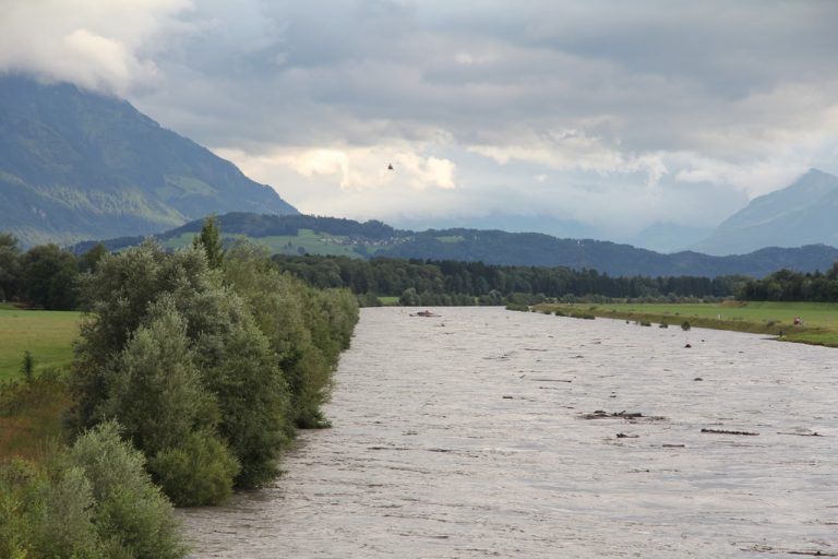 Der Rhein bei Hochwasser: eine Vorstellung, die immer unheimlicher wird. Foto: VOL.AT