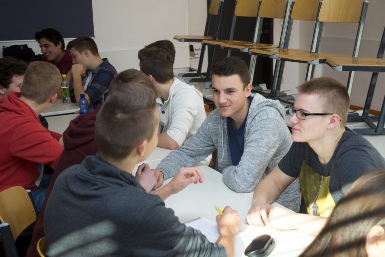 Die 16 Jugendlichen der 6c am BG Blumenstraße machen den Anfang. Foto: VN/Paulitsch