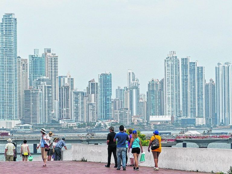 Die Bahia de Panama bietet einen Panoramablick auf die Skyline.