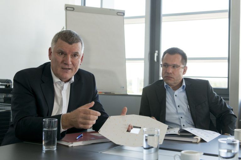 Die beiden Geschäftsführer von Tridonic: Alfred Felder (CEO) l. und Thomas Erath (Vicepresident Finance & Controlling).  Foto: VN/Stiplovsek