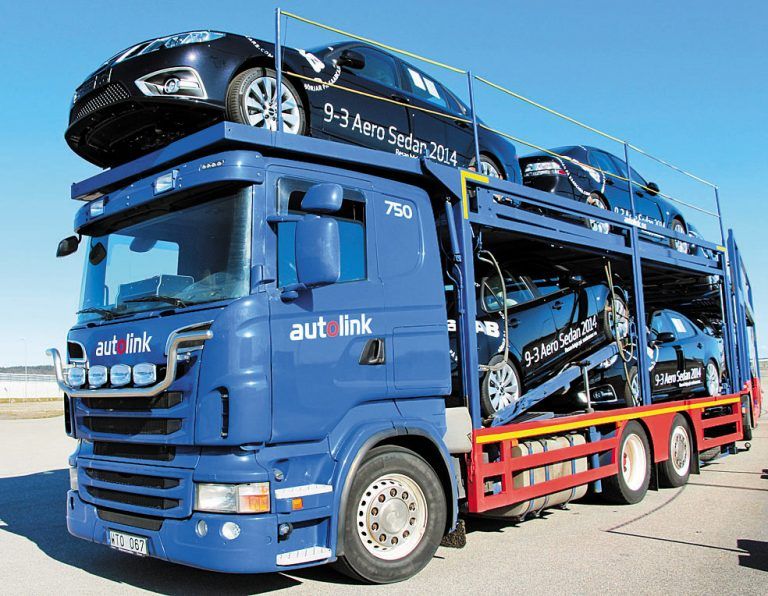 Die ersten Saab-Modelle verlassen das Werk. Foto: werk