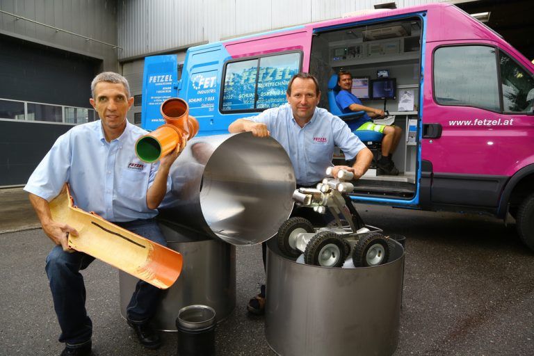Die Firma Fetzel Rohrservice aus Schlins erhielt beim vergangenen KMU-Wettbewerb eine Auszeichnung. Foto: VN/Hofmeister