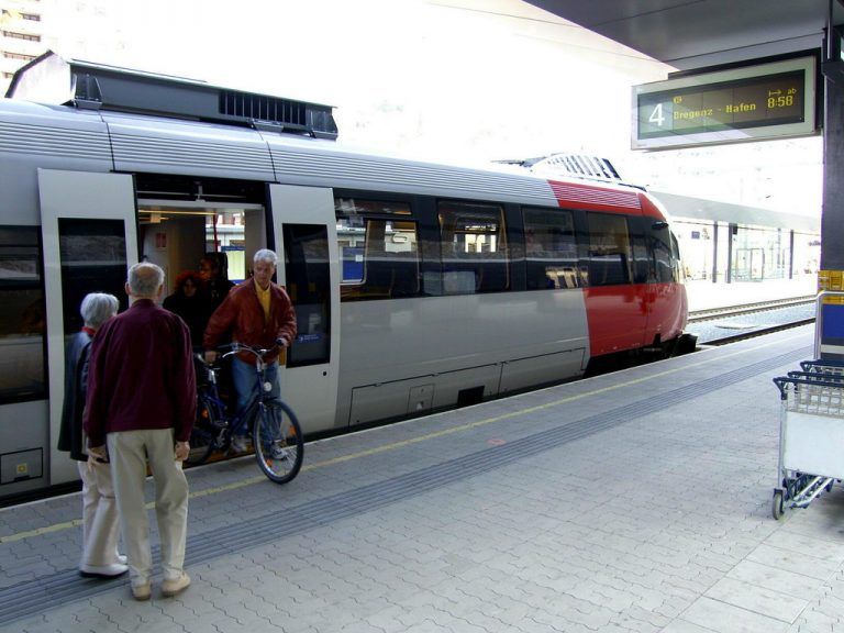 Die grenzüberschreitende S-Bahn „FL.A.CH“ dürfte 2015 konkret werden: Liechtenstein hat grünes Licht gegeben, der Landtag will sich bald mit der Bahn beschäftigen, die das Land mit der Schweiz und Liechtenstein verbinden soll.