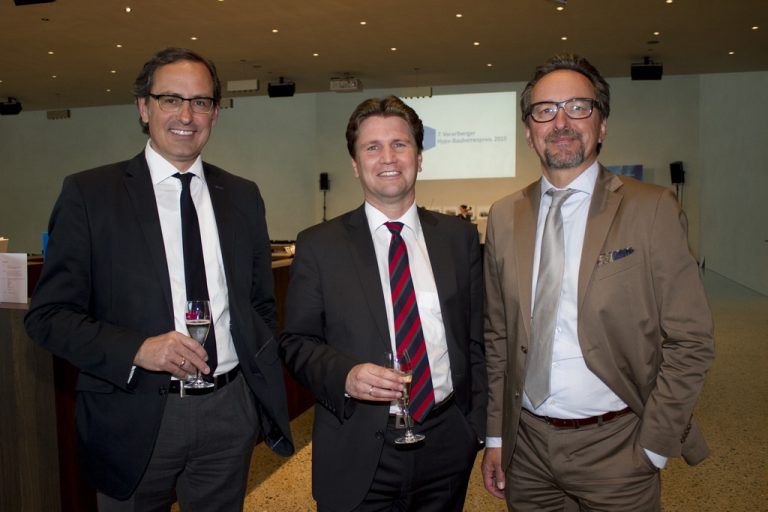 Die Hypo-Vorstände Michael Grahammer, Michel Haller und Johannes Hefel (v. l.) begrüßten am Freitagabend Hausherren, Architekten, Bauunternehmer sowie viele weitere Gäste aus Politik, Wirtschaft und Kultur.