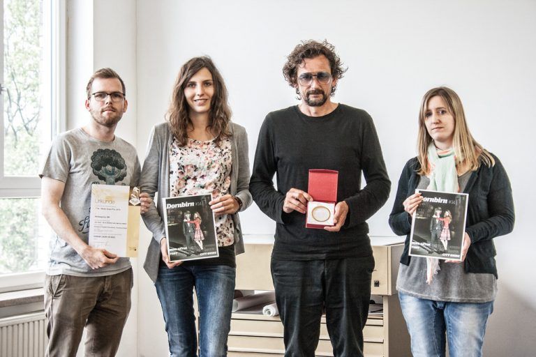  Die IRRen Magazinmacher um Marty Rauch (2. v. r.) wurden mit einer „Goldenen“ belohnt. Foto: IRR  