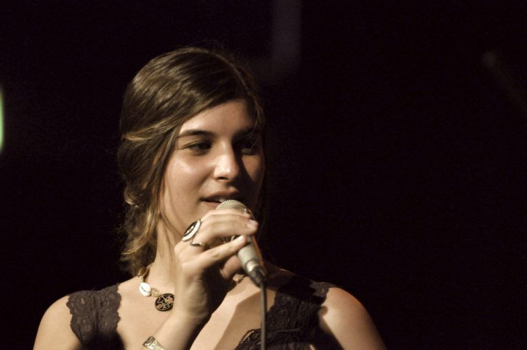 Die Jazz-Musikerin Filippa Gojo hat neuerdings auch den Dialekt für ihre Songtexte entdeckt. Foto: H. Schmeck