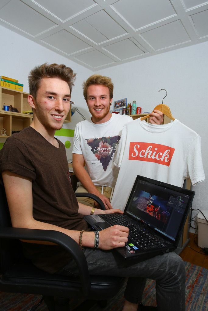 Die Jungdesigner Raphael (l.) und Christoph Stolz haben ihr eigenes Modelabel „Idony“ gegründet. Foto: VN/Hofmeister