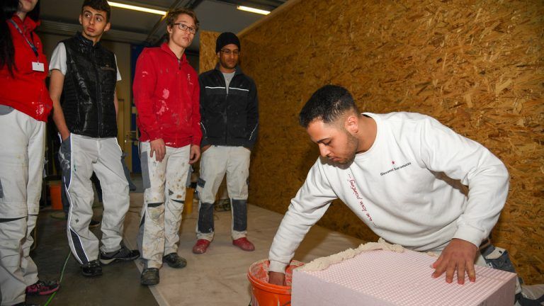 Die Lehrlinge übten fleißig für die Lehrabschlussprüfung. VN/Lerch