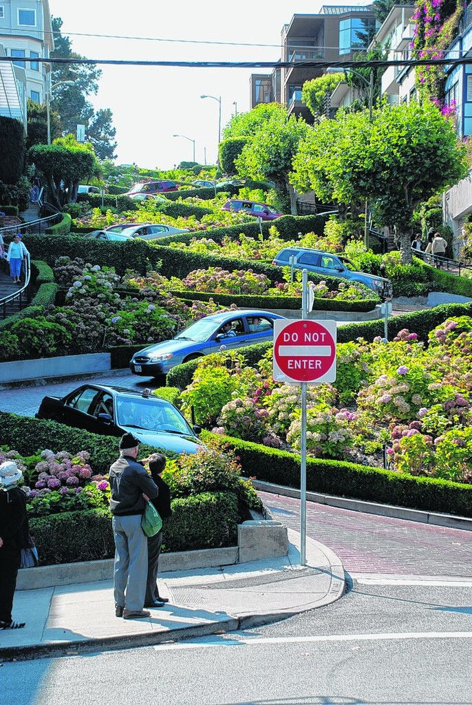 Die Lombard Street ist ein wichtiger Verkehrspunkt der Stadt.