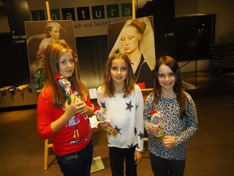 Die Max-Prophylax-Fans (v.l.): Lena, Valentina und Clea.  Foto: ZP  