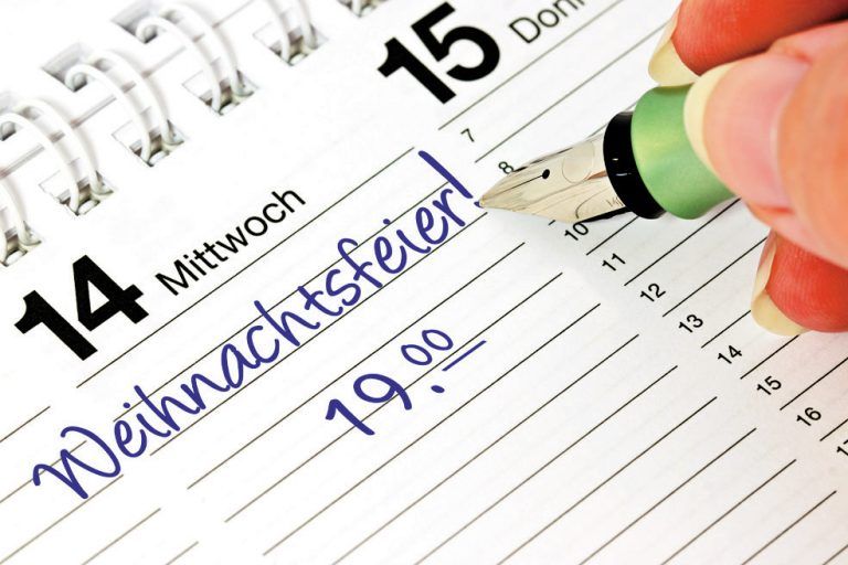 Die meisten Betriebe laden zur gemeinsamen Weihnachtsfeier mit allen Mitarbeitern ein.