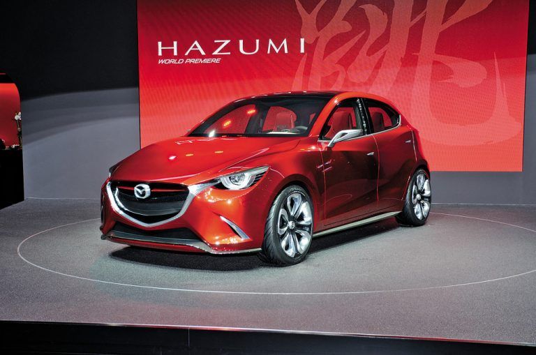 Die nächste Kleinwagen-Generation von MazdaIn Genf zeigt Mazda erstmals die zukünftige Kleinwagen-Generation. Das Konzeptfahrzeug Hazumi soll einen Ausblick auf den kommenden Mazda2 geben. Neben einer ansprechenden Optik, die die Formensprache des neuen Mazda3, Mazda6 und Mazda CX-5 aufgreift, bringt der japanische Hersteller einen hocheffizienten 1,5-Liter-Dieselmotor, der weniger als 90 Gramm CO2 emittiert.