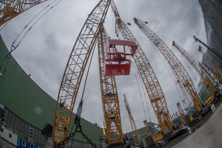 Die neuesten Modelle aus der Liebherr-Produktpalette wurden internationalen Kunden präsentiert.  Fotos: VN/Steurer