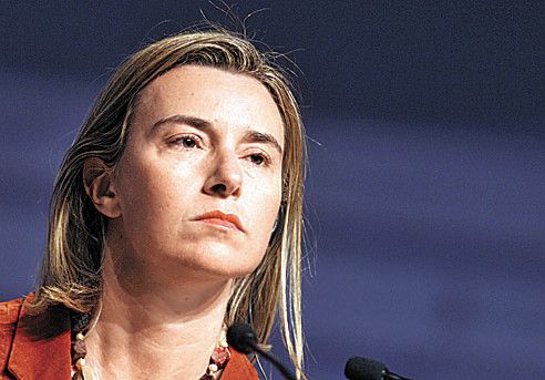 Die Pressefreiheit ist ein Grundrecht und wir werden nicht diese Angriffe in Frankreich unsere Werte schwächen lassen. Ich werde den Kampf gegen den Terrorismus auf die Tagesordnung für das nächste Treffen der EU-Außenminister am 19. Jänner setzen. Die EU bleibt vereint im Kampf gegen jeden Extremismus. Wir müssen versichern, dass der Schmerz über die Anschläge in Paris in den kommenden Tagen nun in konkrete Handlungen umgesetzt wird. Federica Mogherini, EU-Außenbeauftragte