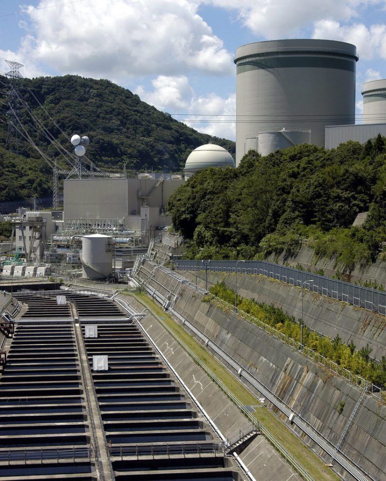 Die Sicherheit der Reaktoren im Kernkraftwerk Takahama ist nicht gewährleistet, heißt es im Gerichtsurteil.   FOTO: EPA