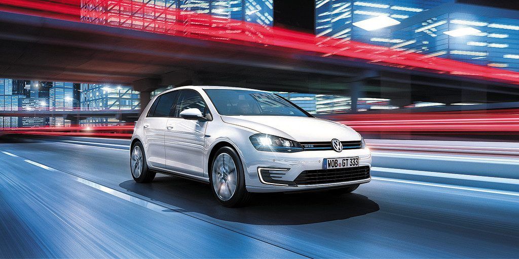 Zwei Antriebswelten: E-Motor und starker Benziner. 204 PS „elektrisieren“.