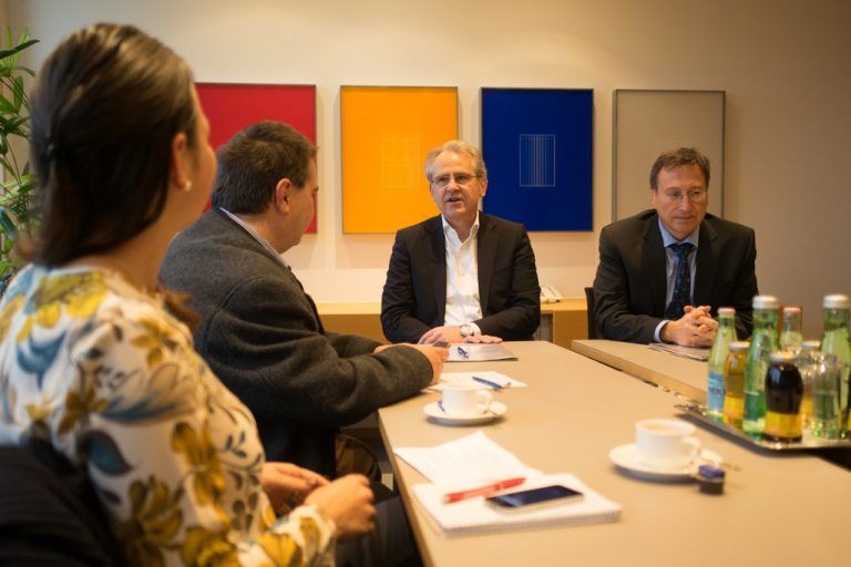 Die Vorstände Germann und Mennel im Gespräch mit VN-Redakteuren: „Herausforderungen sind groß“. Foto: VN/Hartinger