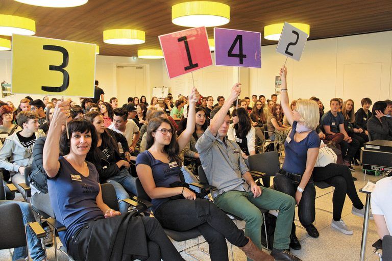 Die Workshopreihe „Jugend & Politik“ will Jugendliche im Alter von 14 bis 20 Jahren zur aktiven Meinungsbildung und Beteiligung motivieren.