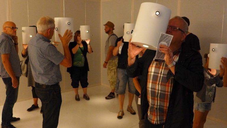 Die Zunft Hittisau Sibratsgfäll präsentierte sich mit zwölf Betrieben in Form von innovativen Foto-Zylindern.