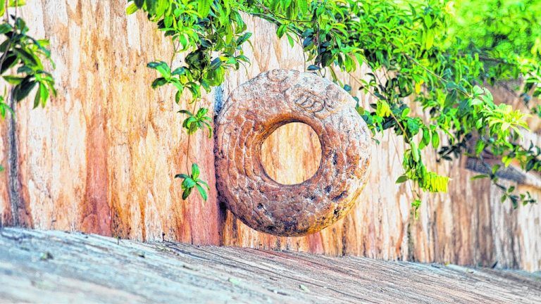 Diese Ringe aus Stein nutzten die Mayas für Ballspiele. Fotos: shutterstock (6)