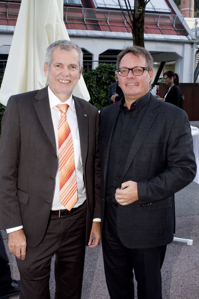 Dir. Robert Sturn (VLV), Christoph Gerster (Autohaus) (r.).