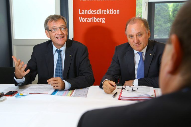 Direktoren Lasshofer und Berchtel: „43 Prozent der Vorarlberger wollen privat vorsorgen.“ Foto: VN/HB