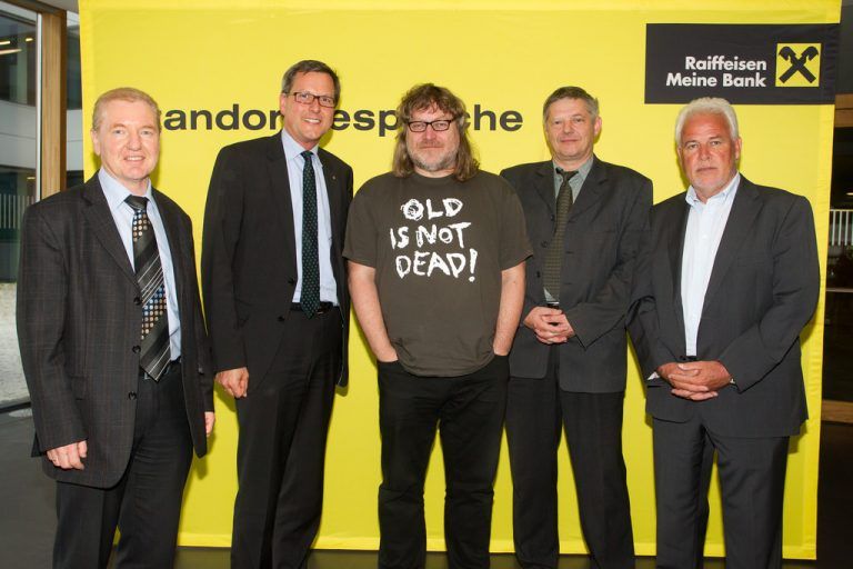 Dr. Otmar Müller, Gemeindeverband, Dr. Johannes Ortner (Vorstand Raiffeisen Vorarlberg), Referent Klaus Farin, FH-Rektor Dr. Oskar Müller, Dr. Gerald Mathis (ISK) (von links)