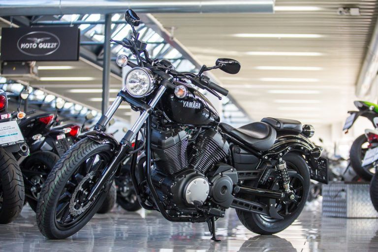 Easy RiderMit einer Sitzhöhe von nur 690 mm unterbietet die Yamaha XV950 sogar die Harley Sportster Superlow. Ist für knapp 10.000 Euro zu haben.