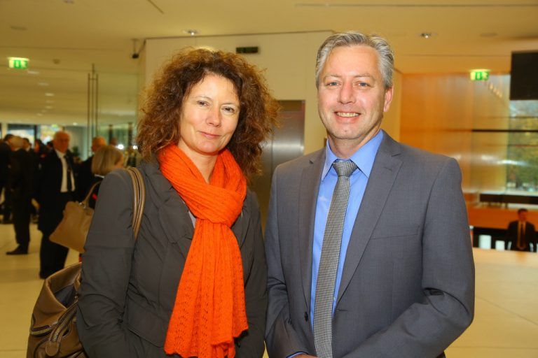 Ebenso unter den rund 650 Forumsgästen: ORF-Chefredakteur Gerd Endrich mit Moderatorin Marion Flatz.