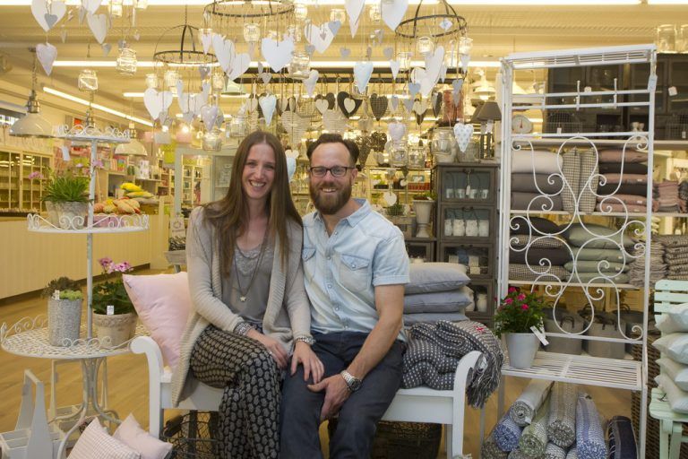 Edith und Remo Klinger sind nicht nur verheiratet, sie managen auch gemeinsam die Geschicke ihrer mittlerweile beiden Standorte in Bizau und Dornbirn (im Bild). Fotos: VN/Paulitsch