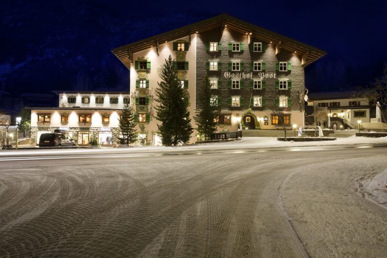 Effektvoll inzeniert: Fassaden von Lecher Hotels.