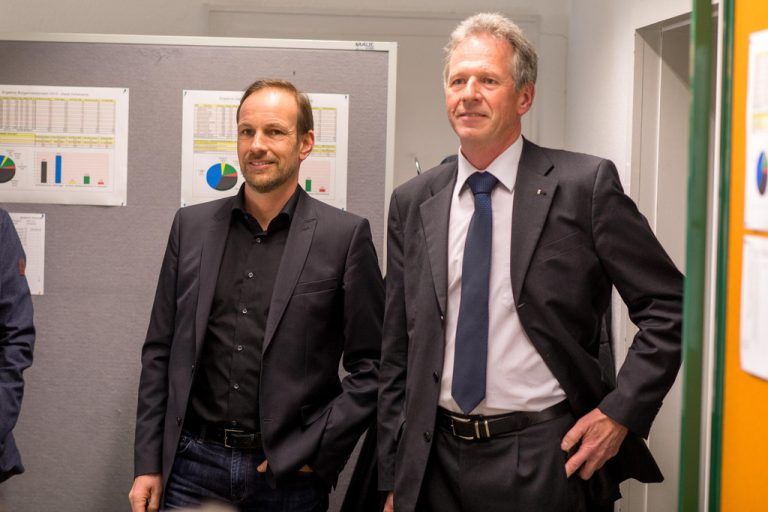Egger (links) unterlag Amann und ficht das an.  Foto: VN/Stiplovsek