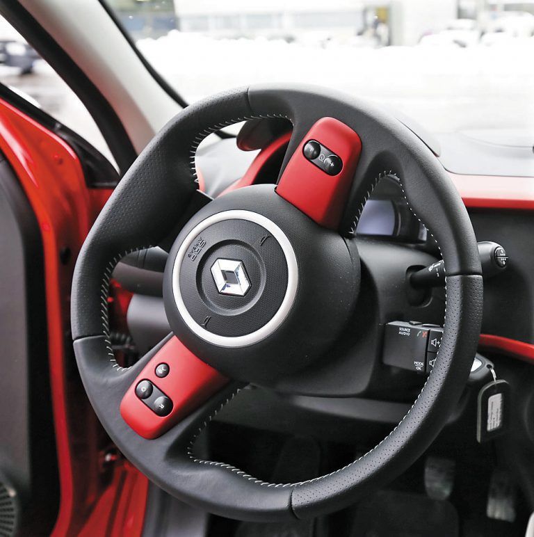Eindruck: Das pfiffige Design und das modisch-moderne Infotainment im Twingo soll die Jugend locken, das klappt sicher. Dass die Rückbank nicht mehr verschiebbar ist und es hinten nur Ausstellfenster gibt, darüber sollte Renault indes noch mal nachdenken.
