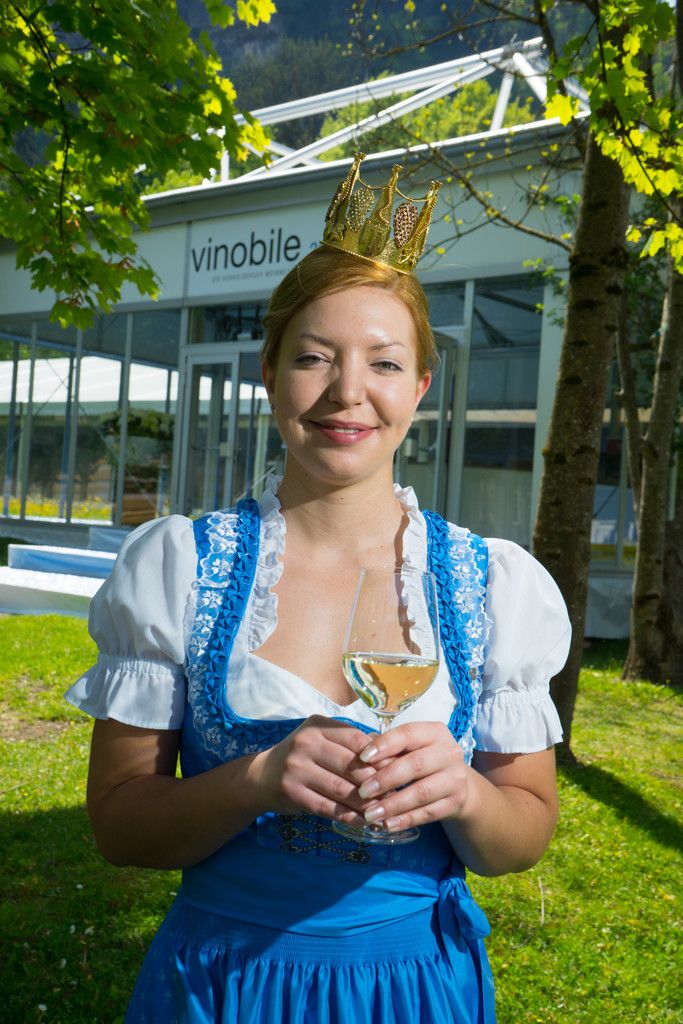 „Eine Ehre und Herausforderung“: Kathrin Watzdorf aus Feldkirch ist die neue Botschafterin des Vorarlberger Weins. Foto: Hartinger.
