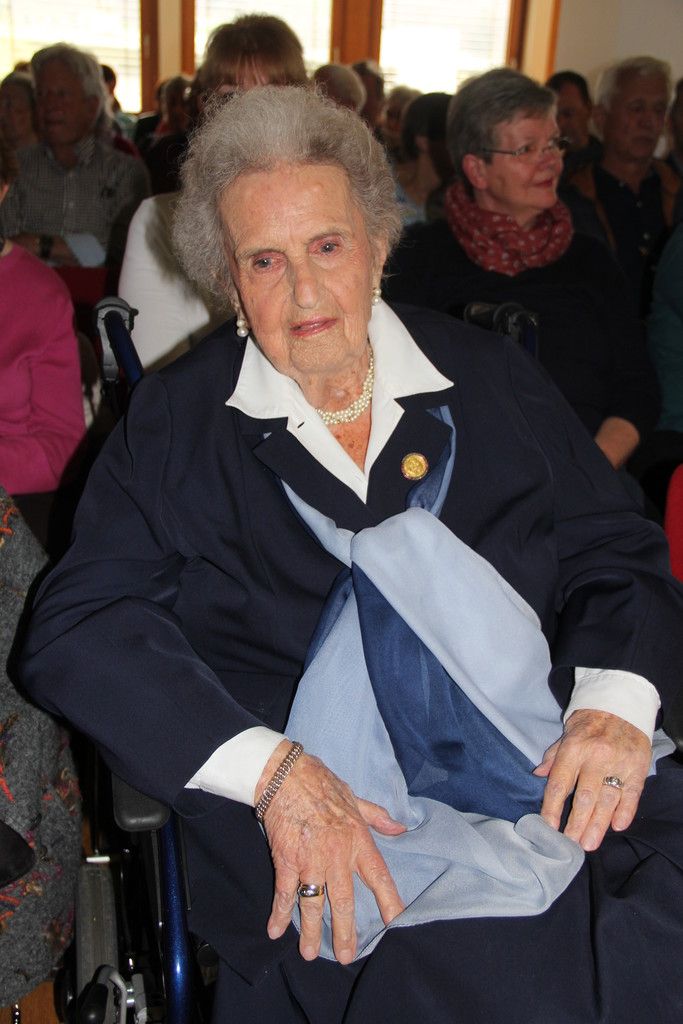 Eleonore Schönborn lässt sich von ihrem hohen Alter nicht unterkriegen. Sie nimmt, wenn es möglich ist, gerne auch an Veranstaltungen teil. Stemer-Moosmann