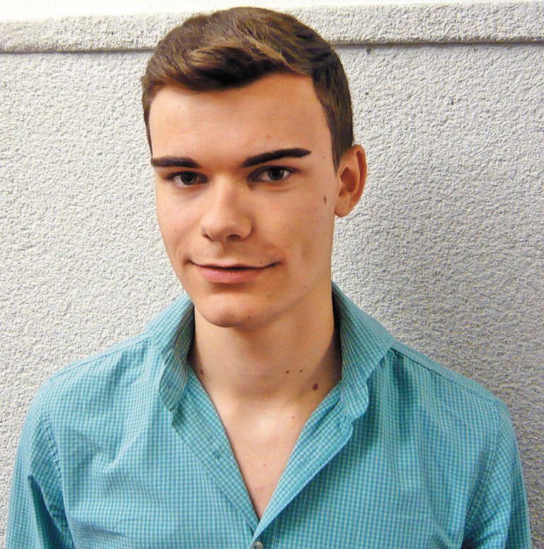 Elias Vonmetz,17 JahreGroßveranstaltungen sollten in politisch stabilen Ländern stattfinden, denn die Bevölkerung des Gastgeberlandes sollte nicht unter einer WM leiden. Es ist bezeichnend, dass gerade in Brasilien die Euphorie vor der WM so gering ist.