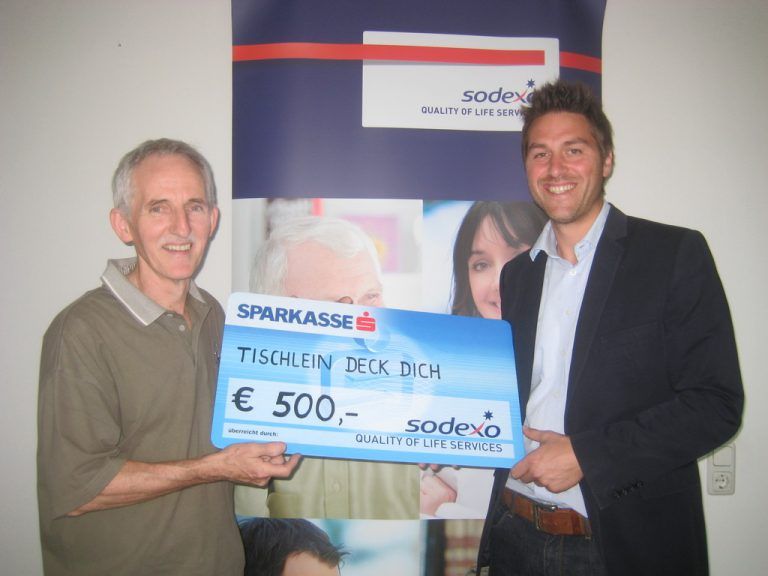 Elmar Stüttler (Tischlein deck dich) und Daniel Zerlauth (Sodexo).  Foto: Sodexo  