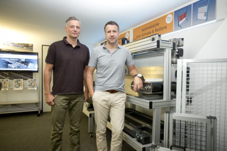 Erfolgreich mit industriellen Einzellösungen: Erich Köhlmeier und Martin Fitz. Foto: VN/Paulitsch