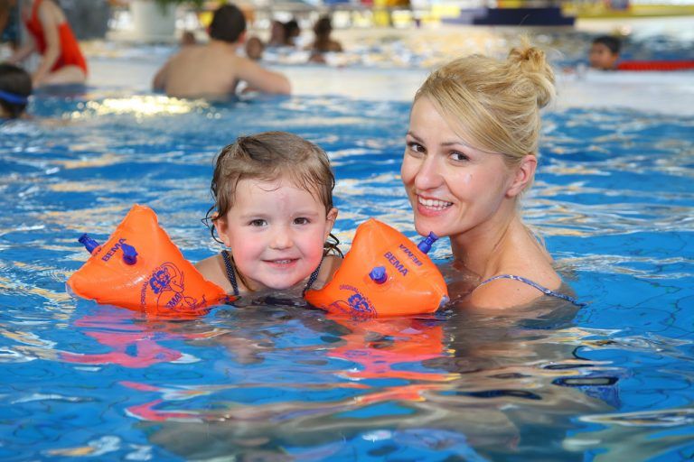 Erlebnisbad Val BluDas Alpen- und Erlebnisbad Val Blu in Bludenz hat für jeden etwas zu bieten. Neben Sport- und Erlebnisbecken sowie einem Fitnessclub gibt es eine großzügige Saunalandschaft mit Solarien und Whirl-Thermen.