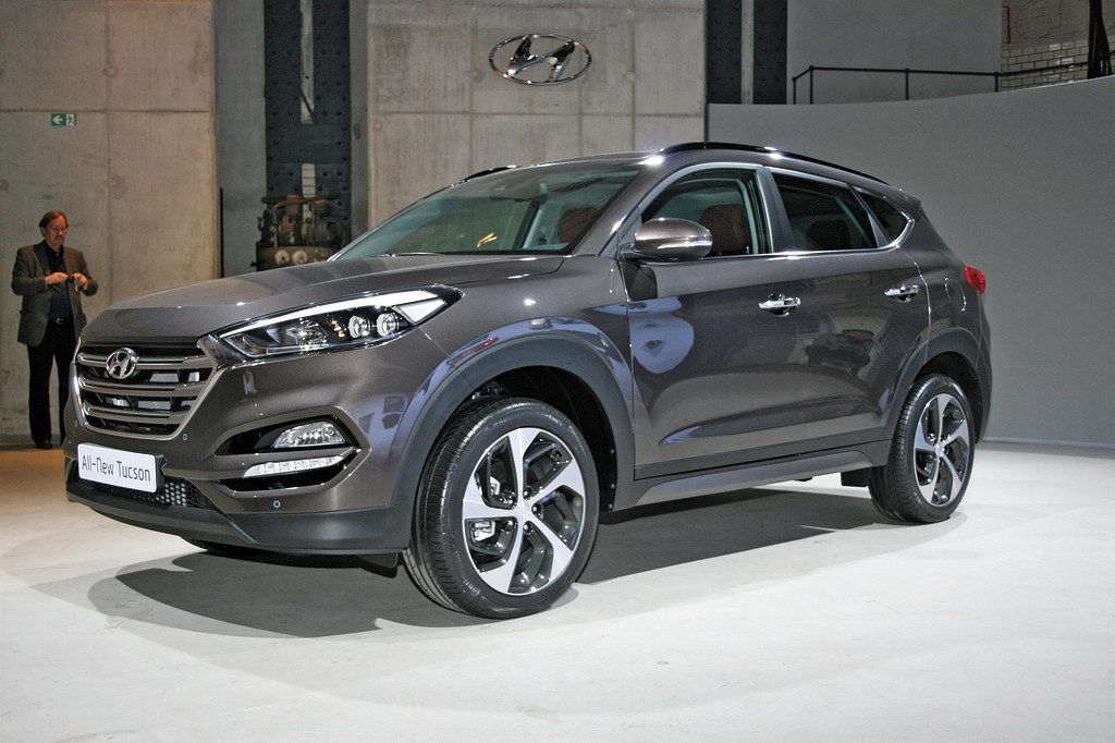 Aus ix35 wird Tucson – die VN bei der Weltpremiere des neuen Kompakt-SUV.