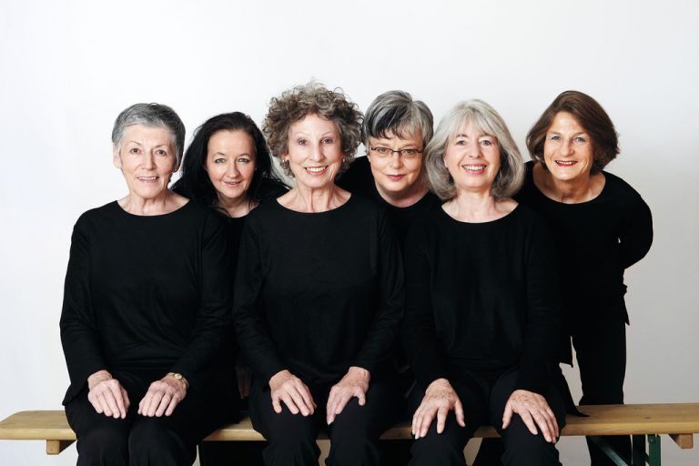 Eva Fitz (2. v. l.) mit ihren Kirchenfrauen. Nach mehr als 20 Jahren lassen sie die Kabarettbühne hinter sich. Foto: Musikladen