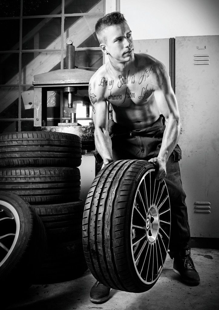 Eva Sutter fotografierte in einer Tuningwerkstatt.